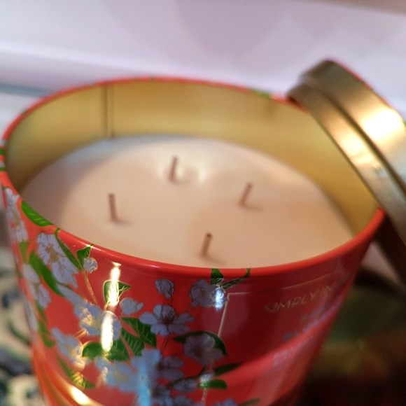 SIMPLY INDULGENT 1 Candle With Essential Oils - Picture 11 of 11